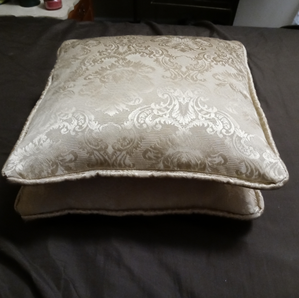 🏫 3 DESIGNER GOLD PRINT PILLOWS🌅🏝 - Picture 3 of 10